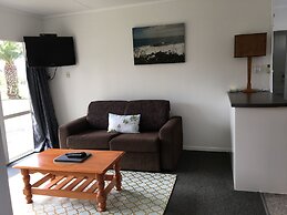 Raglan Palm Beach Motel