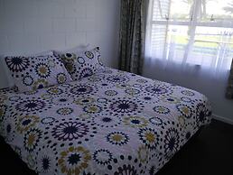 Raglan Palm Beach Motel