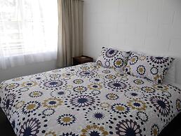 Raglan Palm Beach Motel