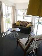 Raglan Palm Beach Motel