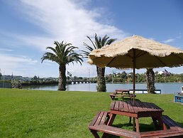 Raglan Palm Beach Motel