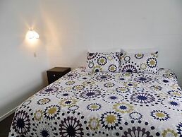 Raglan Palm Beach Motel