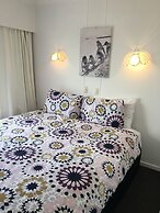 Raglan Palm Beach Motel