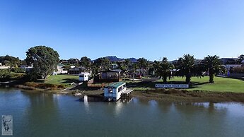 Raglan Palm Beach Motel