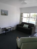 Raglan Palm Beach Motel