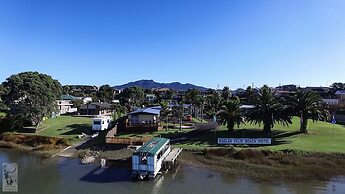 Raglan Palm Beach Motel