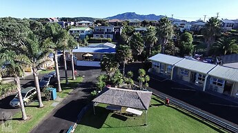 Raglan Palm Beach Motel