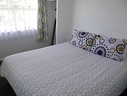 Raglan Palm Beach Motel