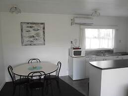 Raglan Palm Beach Motel