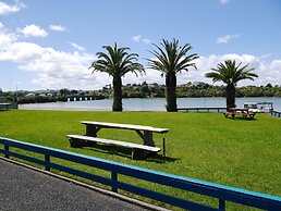 Raglan Palm Beach Motel