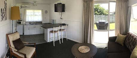 Raglan Palm Beach Motel