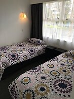 Raglan Palm Beach Motel