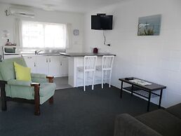 Raglan Palm Beach Motel