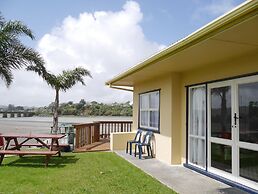 Raglan Palm Beach Motel