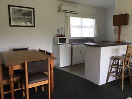 Raglan Palm Beach Motel