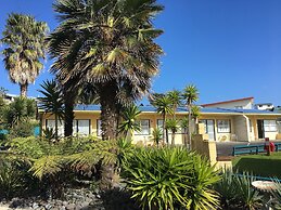 Raglan Palm Beach Motel