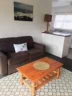 Raglan Palm Beach Motel