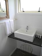 Raglan Palm Beach Motel