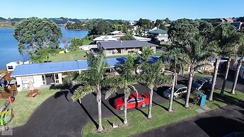 Raglan Palm Beach Motel