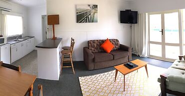 Raglan Palm Beach Motel