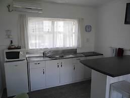 Raglan Palm Beach Motel