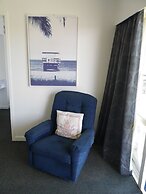 Raglan Palm Beach Motel