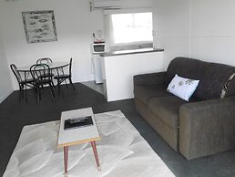 Raglan Palm Beach Motel