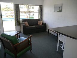 Raglan Palm Beach Motel
