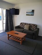 Raglan Palm Beach Motel