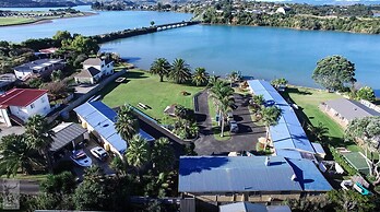 Raglan Palm Beach Motel