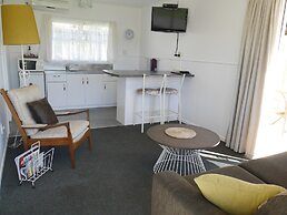Raglan Palm Beach Motel