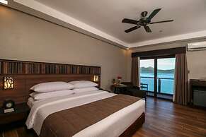 Two Seasons Coron Bayside Hotel