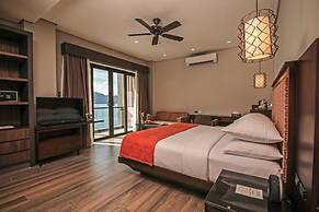Two Seasons Coron Bayside Hotel