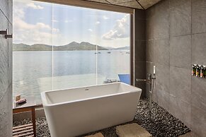Two Seasons Coron Bayside Hotel