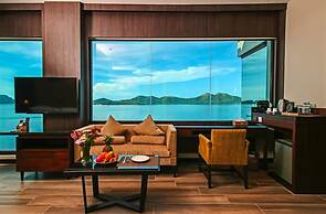 Two Seasons Coron Bayside Hotel