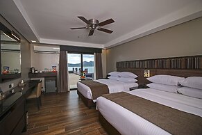 Two Seasons Coron Bayside Hotel