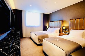 Golden Business Hotel