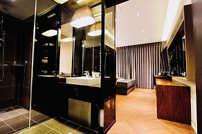 Golden Business Hotel