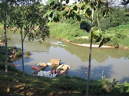 Nan De Panna Riverside Homestay