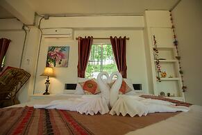 Nan De Panna Riverside Homestay