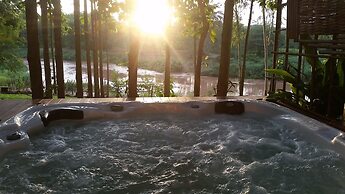 Nan De Panna Riverside Homestay