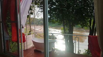 Nan De Panna Riverside Homestay