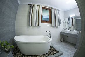 Triton Beach Hotel & Spa