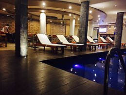 Triton Beach Hotel & Spa