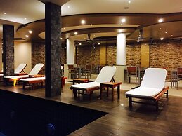 Triton Beach Hotel & Spa