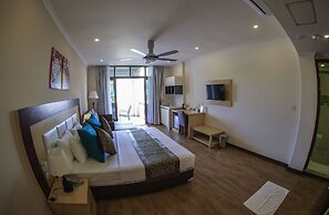 Triton Beach Hotel & Spa