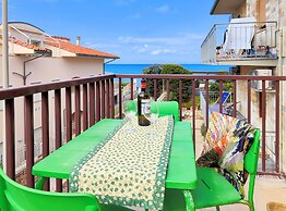 Sea view and ground floor Apartments le Dune