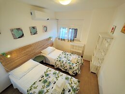 Sea view and ground floor Apartments le Dune