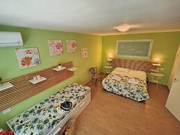 Sea view and ground floor Apartments le Dune