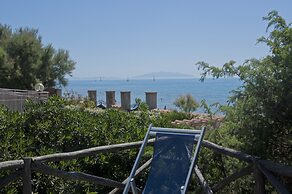 Sea view and ground floor Apartments le Dune